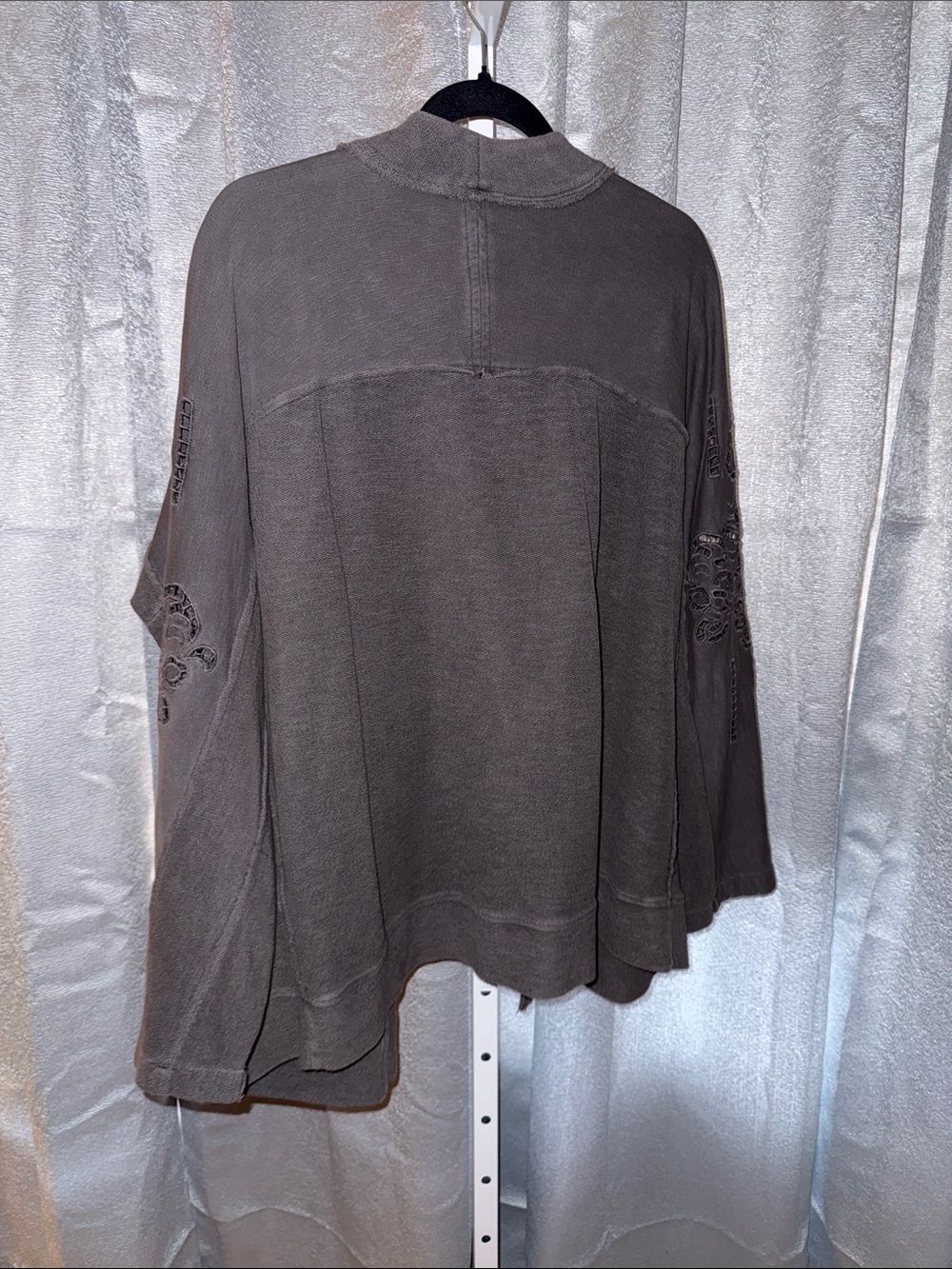 Lucky Brand Open-Front Gray Cardigan with beautiful crochet sleeves Sweater - Picture 4 of 7